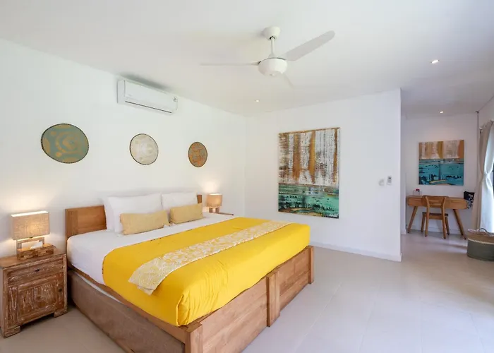 Elsies - With Cook, Butler, Private Gym And Pool Table * Canggu (Bali)