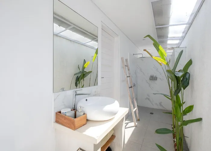 Elsies - With Cook, Butler, Private Gym And Pool Table