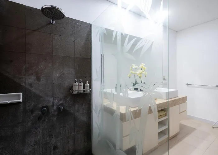 Elsies - With Cook, Butler, Private Gym And Pool Table *