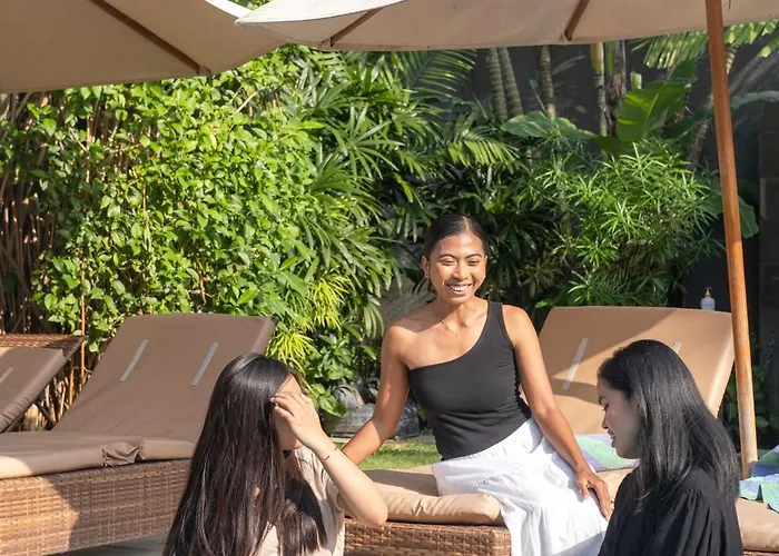 Elsies - With Cook, Butler, Private Gym And Pool Table * Canggu (Bali)
