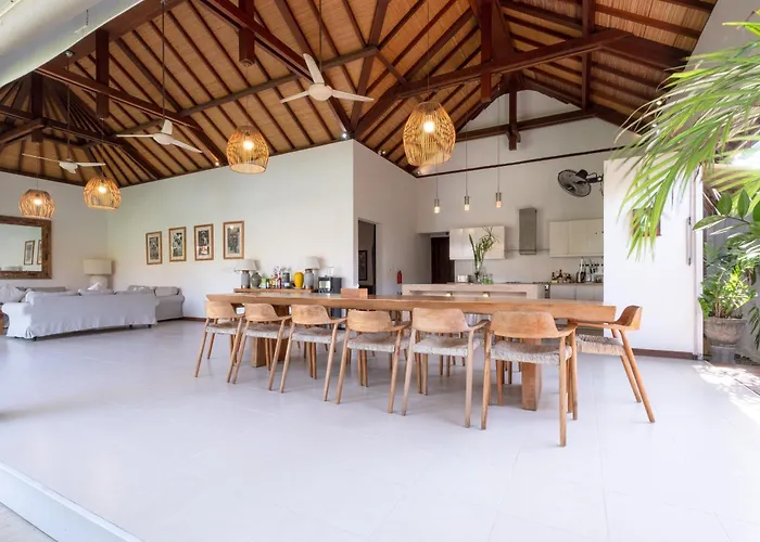 Elsies - With Cook, Butler, Private Gym And Pool Table * Canggu (Bali)