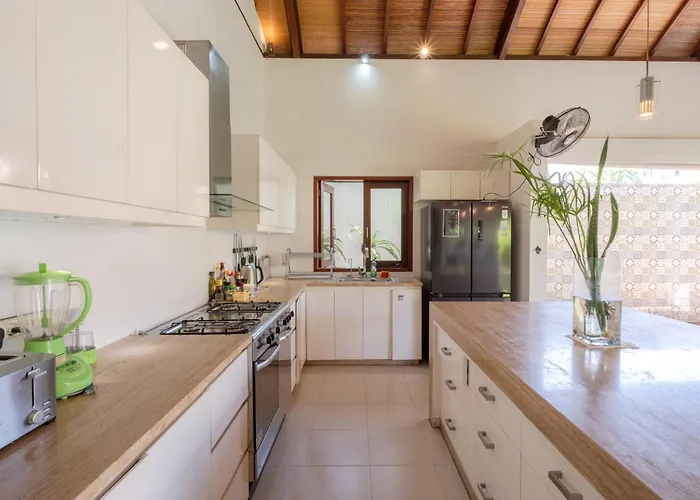 Villa Elsies - With Cook, Butler, Private Gym And Pool Table